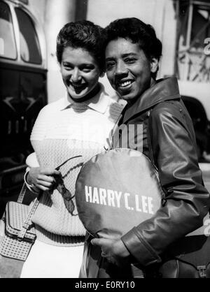 Tennis pro Althea Gibson con un compagno di squadra Foto Stock