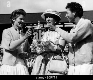 Tennis pro Althea Gibson celebra una vittoria Foto Stock