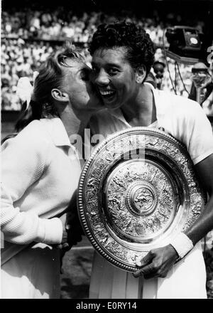 Tennis pro Althea Gibson celebra la vittoria di Wimbledon Foto Stock