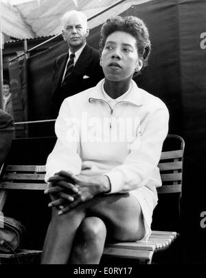 Tennis pro Althea Gibson orologi una corrispondenza Foto Stock