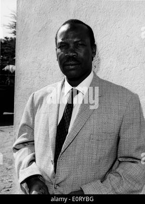 Primo presidente del Botswana SERETSE Khama esposto in piedi al di fuori. Foto Stock
