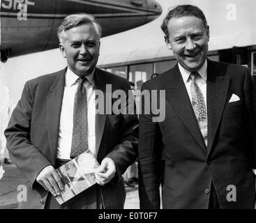 Hugh Gaitskell con il Primo Ministro Harold Wilson Foto Stock