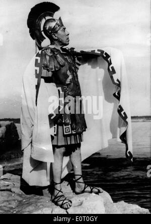 Attore Fernandel in un gladiatore costume per un film Foto Stock