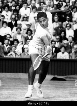 Giocatore di Tennis Ramesh Krishnan durante una partita di Wimbledon Foto Stock