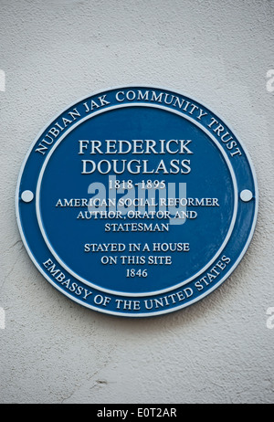 Nubian jak targa blu segnando un home di american reformer e statista Frederick Douglass, a Chelsea, Londra, Inghilterra Foto Stock