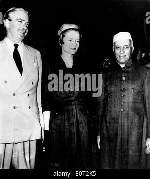 Il primo ministro Anthony Eden e Jawaharlal Nehru Foto Stock