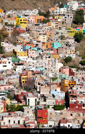 Multi case colorate vista dal monumento Pipla Guanajuato Messico Foto Stock