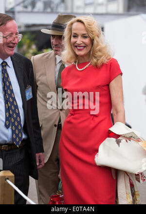 Londra, Regno Unito. Il 19 maggio 2014. La RHS Chelsea Flower Show 2014. Il Royal Hospital Chelsea, Londra, Regno Unito. Il 19 maggio 2014. Jerry Hall al Chelsea Flower Show. Credito: Graham Eva/Alamy Live News Foto Stock