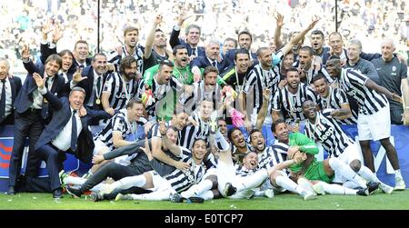 Torino, Italia. 18 Maggio, 2014. Di calcio della Serie A. La Juventus v Cagliari. La Juventus riceve lo scudetto classifica vincitori del trofeo © Azione Sport Plus/Alamy Live News Foto Stock