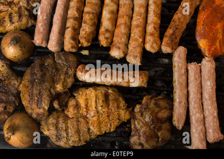 Bistecche e polpetta oblunga per la cottura alla griglia Foto Stock