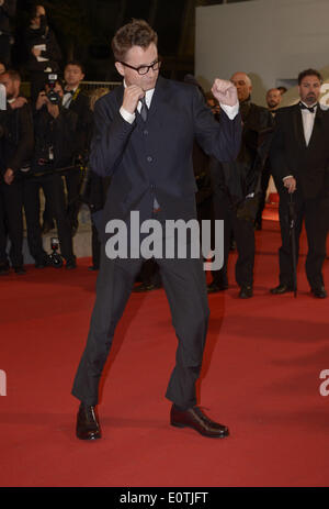 Cannes, Francia. 19 Maggio, 2014. Membro della Giuria e regista danese Nicolas Winding Refn arriva per lo screening di 'Maps alle stelle" durante la 67th Cannes Film Festival di Cannes di Francia, 19 maggio 2014. Il film è presentato nella competizione ufficiale del festival che corre dal 14 al 25 maggio. Credito: Voi Pingfan/Xinhua/Alamy Live News Foto Stock