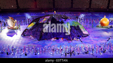 Gli artisti interpreti o esecutori in stadio olimpico durante la cerimonia di apertura del London 2012 Giochi Paralimpici di Londra, Gran Bretagna, 29 agosto 2012. Il London 2012 Giochi Paralimpici corrono attraverso la cerimonia di chiusura il 09 settembre. Foto Stock