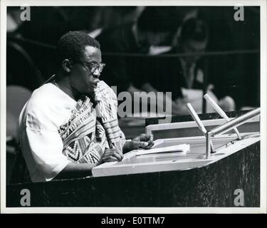 Sett. 09, 1960 - 13 Stati africani e Cipro ammesso all ONU: come uno dei suoi primi atti, XV sessione ordinaria dell'Assemblea generale delle Nazioni Unite, che si è aperta a New York oggi, all'unanimità ammesso 14 nuovi membri di appartenenza alle Nazioni Unite. Questo porta il numero totale degli stati membri delle Nazioni Unite a 96, quasi il doppio del suo originale di appartenenza. Qui, il sig. Krobo Edusei, Ghana del ministro dei Trasporti e delle comunicazioni, si è visto all'altoparlante il rostro come egli ha esteso il suo paese è il benvenuto alla neo-ammessi gli stati membri delle Nazioni Unite. Foto Stock