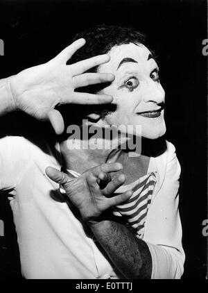 Ritratto di mime francese Marcel Marceau Foto Stock