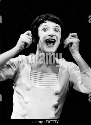 Mimo francese Marcel Marceau agendo durante una mostra Foto Stock