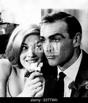 Attore Sean Connery con la moglie Diane Cilento Foto Stock