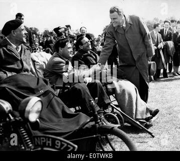 Il reverendo Billy Graham parla in posizione di parcheggio Foto Stock