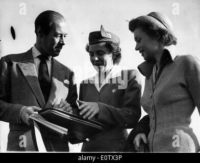 Attori Rex Harrison e Lilli Palmer firmare autografi Foto Stock