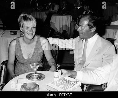 Attori Rex Harrison e Rachel Roberts ad una festa Foto Stock