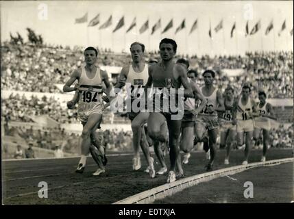 Sett. 03, 1960 - Bernard e Jazzy durante la 1500m gara di qualificazione a Roma Foto Stock