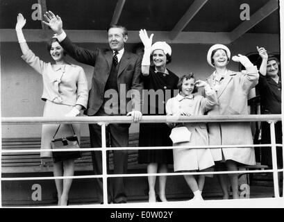 Primo Visconte De L'Isle su una nave con la sua famiglia Foto Stock