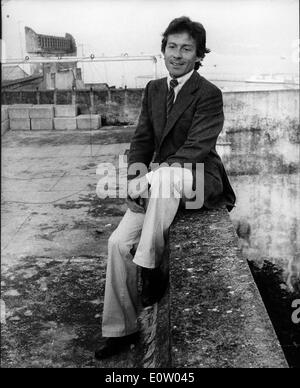 Roddy Llewellyn su un ponte di Londra Foto Stock