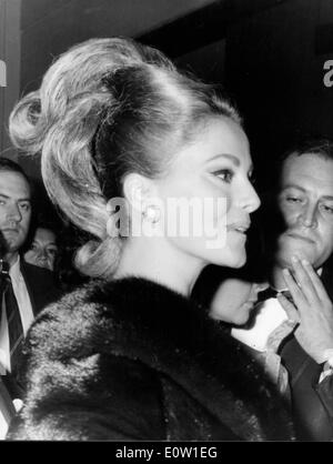 L'attrice Virna Lisi visita il teatro Foto Stock