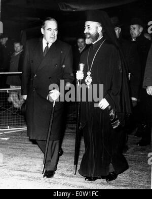 L Arcivescovo Makarios III accolti da Hugh piede Foto Stock