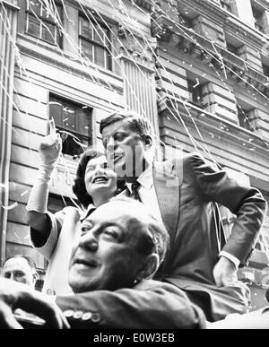 Il presidente Kennedy e Jackie in Broadway Ticker parade Foto Stock