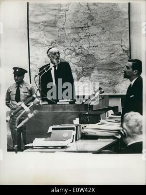 Apr. 04, 1961 - Il processo di Adolf Eichmann continua a Gerusalemme: settanta quattro anni Grynspan Zindel padre di 17 anno di età Foto Stock
