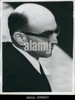 Apr. 04, 1961 - Versione di prova di Adolf Eichmann continua a Gerusalemme. Gideon Hausner - azione penale avvocato.: La prova continua a Gerusalemme di Adolf Eichmann ex Nazi s.s. Il colonnello - accusato di omicidio di massa di ebrei in tempo di guerra campi di concentramento nazisti. La foto mostra il procuratore generale Gideon Hausner 0 durante il periodo di prova di Adolf Eichmann in Gerusalemme. Foto Stock