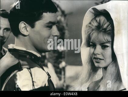 05 maggio 1961 - co-stars con Alain Delon nel ''famosi amanti'':Brigitte Bardot stelle in uno dei bozzetti del film ''famoso Foto Stock