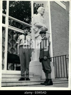 Sett. 09, 1961 - Gli Scout può ora indossare pantaloni lunghi: a partire  dal 1 ° novembre Senior e Rover Scout vengono ad avere la possibilità di  indossare pantaloncini corti o pantaloni