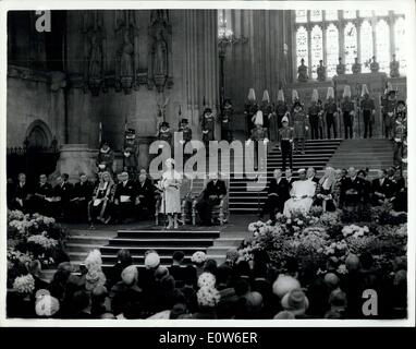 Sett. 25, 1961 - Queen apre 7th, Commonwealth Parlimentary Conferenza - HM la regina accompagnato dal Duca di Edimburgo ha aperto il 7th. Commonwealth Parlimentar COnferance a Londra Westminster Hall questa mattina. Keystone Foto Mostra:-Vista generale come HM la regina fa il suo discorso di apertura al Westminster Hall Foto Stock