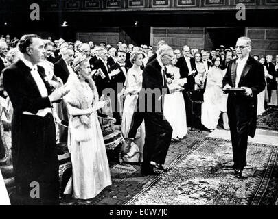 Il Dott. Ivo Andric riceve il Premio Nobel Foto Stock
