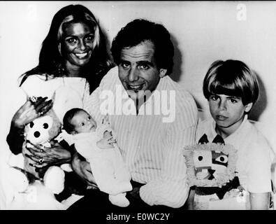 L'attrice Daliah Lavi con la sua famiglia Foto Stock