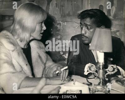 05 maggio 1962 - Questo pomeriggio ha avuto luogo la conferenza stampa del cantante americano Sammy Davis che è arrivato con la moglie, Svezia attrice può Britt; il cantante soggiorno a Roma e sarà presente ad uno spettacolo TV di domani. Foto Stock