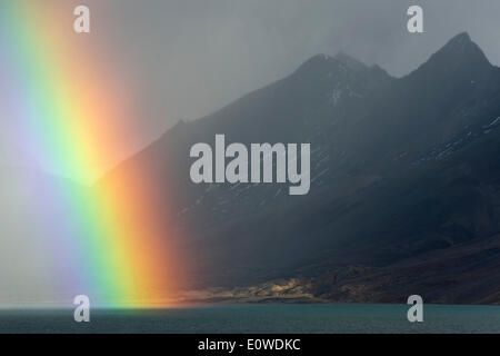 Rainbow, Trygghamna bay, Isfjorden, Spitsbergen, isole Svalbard Isole Svalbard e Jan Mayen, Norvegia Foto Stock