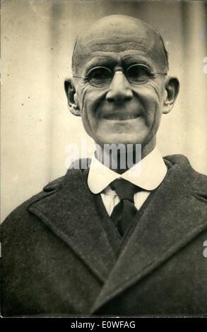 Agosto 08, 1962 - Debs liberato in tempo per Christmax: Eugene V. Debs, ex candidata socialista per il presidente, Christmax giorno un prigioniero a Atlantic prigione federale, fotografato a Washington dopo il suo arrivo ci dopo che egli era stato liberato. Foto Stock