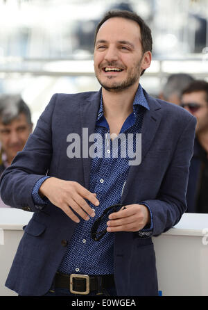 Cannes, Francia. Il 20 maggio 2014. Attore Fabrizio Rongione pone durante il photocall di "due giorni e una Notte' alla 67th Cannes Film Festival di Cannes, Francia, 20 maggio 2014. Il film è presentato nella competizione ufficiale del festival che corre dal 14 al 25 maggio. Credito: Voi Pingfan/Xinhua/Alamy Live News Foto Stock