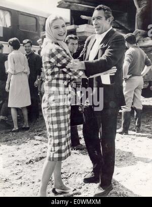 Ingrid Bergman e Anthony Quinn sul set di un film Foto Stock