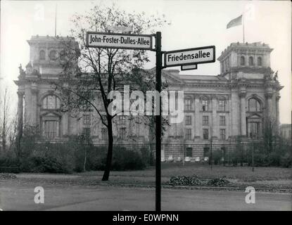 Nov. 11, 1963 - Prima seduta nel Reichstag costruita su 11.novembre: Lunedì prossimo (11.11.) il Reichstag di Berlino si scia fino a nuova vita con il presidente dell'Ovest il parlamento tedesco Gerstenmayer . Dopo molti anni di costruzione del sud-parte è già pronto con sette camere salotto, 45 uffici, un foyer e cantine. Il primo appuntamento sarà il lunedì della Elderme. Mostra immagine: Vi costruito a sud-parte del Reichstag. Foto Stock