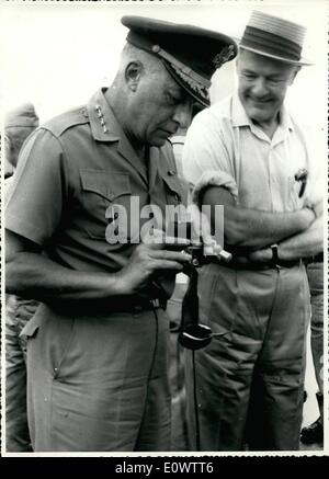 Mar 03, 1964 - Ambasciatore Henry Cabot Lodge con il Generale Paolo D. Harkins Comandante americano di assistenza militare in Vietnam. Foto Stock