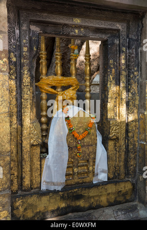 Bodh Gaya è un grande pellegrinaggio buddista sito in India, noto per la Bodhi albero sotto cui il Buddha ha guadagnato l'illuminazione. Foto Stock