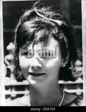 12 dicembre 1964 - scandalo del Parlamento australiano. Relatori le accuse di Denis xpist.: Il Sig. Ray Maher. L'oratore N.S.W Assemblea legislativa nega fortemente le accuse del Parlamento dattilografo. Miss Elizabeth Pastore di cattiva condotta a un Natale Party. Il Premier. Il commissario della polizia e il leader dell'opposizione hanno ricevuto la dichiarazione statuaria della sig.ra Shepherd Ã¢â‚¬â€œalleging la cattiva condotta. Un secondo tipista. Robyn Mc Cauley ha ora fatto uno statemtn riguardo al comportamento del sig. Maher al partito Foto Stock