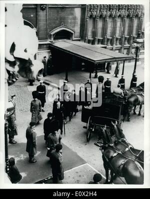 Gen 01, 1965 - funerali di stato di Sir Winston Churchill.: foto mostra la famiglia lutto lasciando Westminster Hall per l'unità Foto Stock