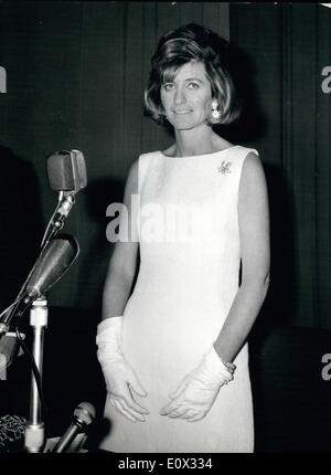 Gen 01, 1965 - presso il Palazzo delle Civilth, in EUR, la sig.ra Jean Smith sorella del defunto presidente americano John Kennedy ha illustrato durante una conferenza stampa il memoriale neve di documenti, documenti privati e oggetti appartenuti a John Kennedy. Foto Stock