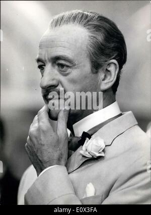 Gen 08, 1965 - ''Lady L'' prodotta in Svizzera: il nuovo film di Lady L che racconta la storia di una donna toren tra un signore britannico e un anarchico francese viene attualmente prodotta a Montreux in Svizzera. Mostra fotografica di David Niven giocando il Signore gli altri nei ruoli principali sono Sophia Loren, Paul Newman, Foto Stock