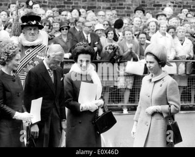 Windsor Royal Family risponde dopo il re George morte Foto Stock
