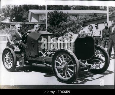 Lug. 07, 1965 - 60 anni auto racing per il museo. Il Museo Svizzero dei Trasporti a Lucerna, ha ricevuto il dono di un 60-anno vecchio racing car. La vettura, un Dufaux, fu ricostruito dai due fratelli da Kriens, vicino a Lucerna, che ha dedicato più di 1500 ore uomo per ripristinare la vettura al suo antico splendore. Foto Stock